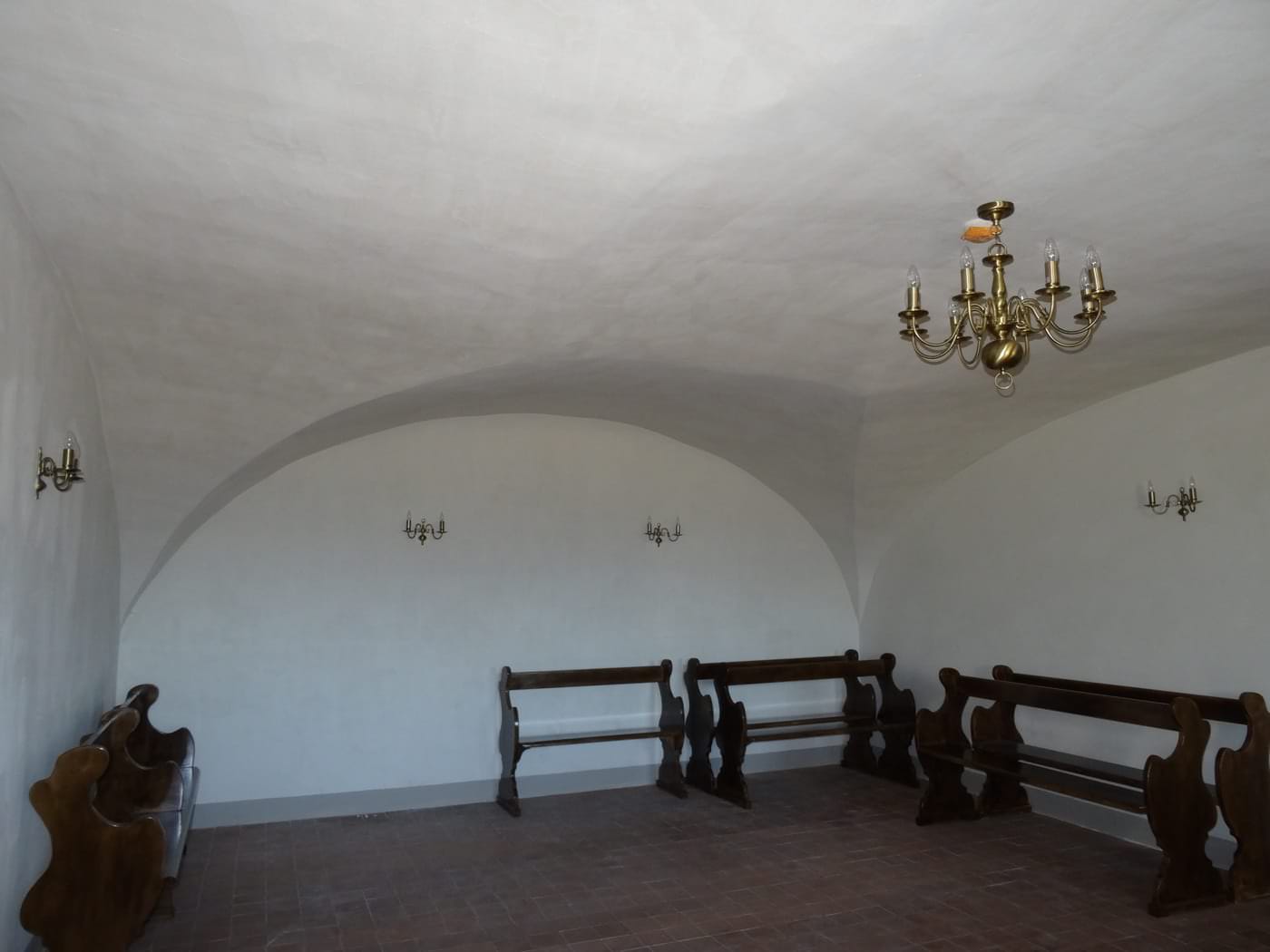 Kafejnīcas telpas daļējs iekārtojums